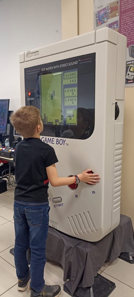 GAME BOY GÉANTE